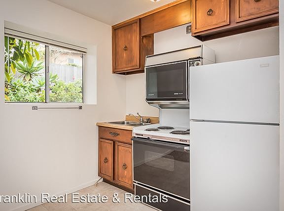 5th image of 994 Pacific St #A