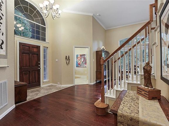 5th image of 2818 Glen Hollow Dr