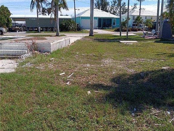 4th image of 2413 York Rd