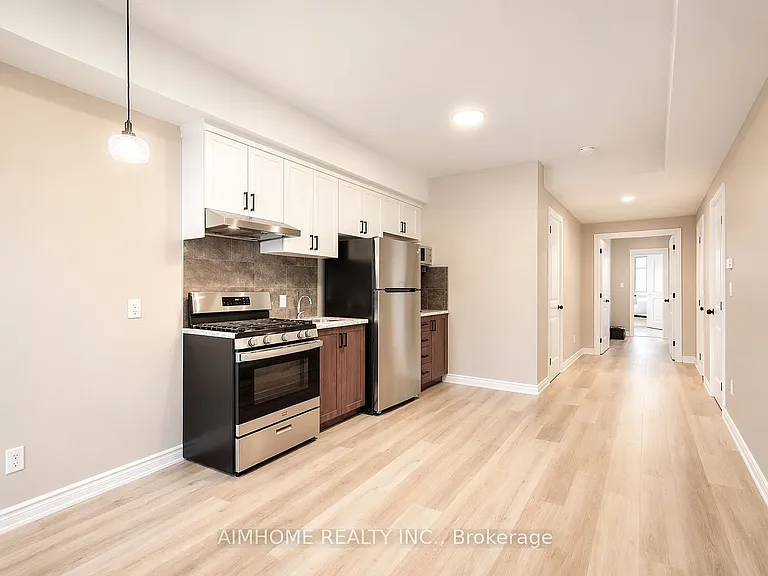 15 Waddington Cres #2 — Photo 6