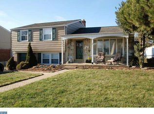 812 Rennard St, Philadelphia, PA 19116