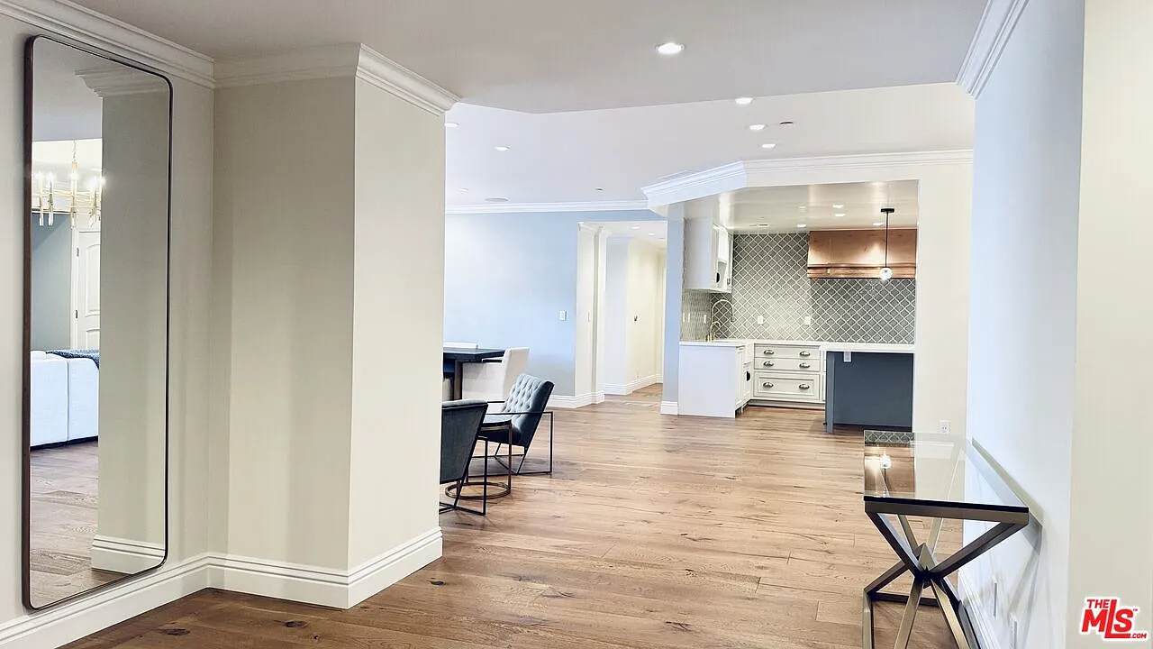 3 bed, 3.5 bath, 2814 sqft, $18,995 — Photo 4