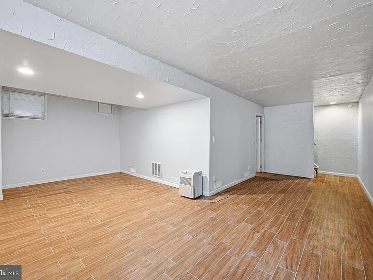 10609 Oxford Ct — Photo 52