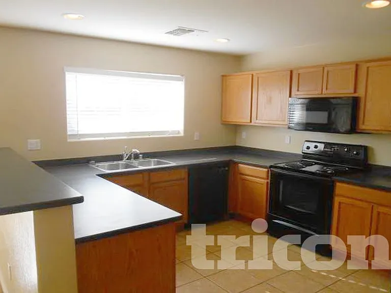 7213 W Pioneer St — Photo 7