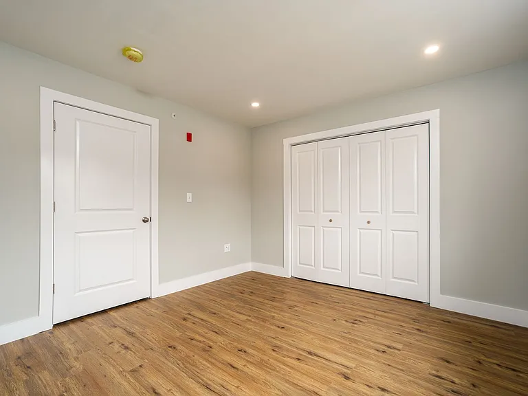 145 King St — Photo 12