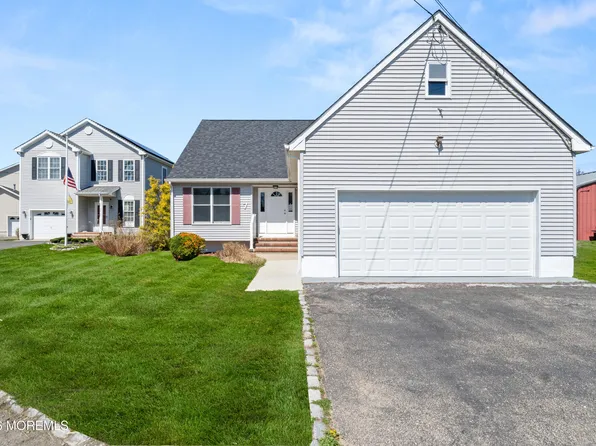 7 Lake Avenue, Island Heights, NJ 08732