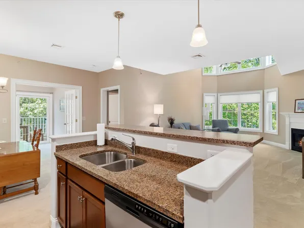 60 Roundabout Way #7, Manchester, NH 03102