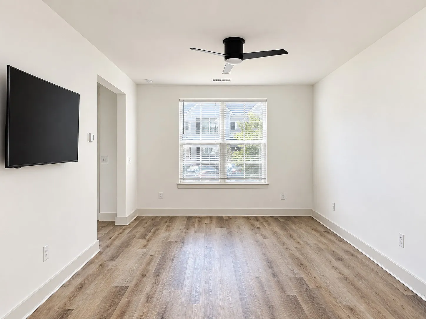 2 bed, 2.5 bath, 1506 sqft, $2,600 — Photo 3