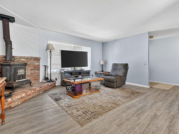 4th image of 630 Paradise Rd