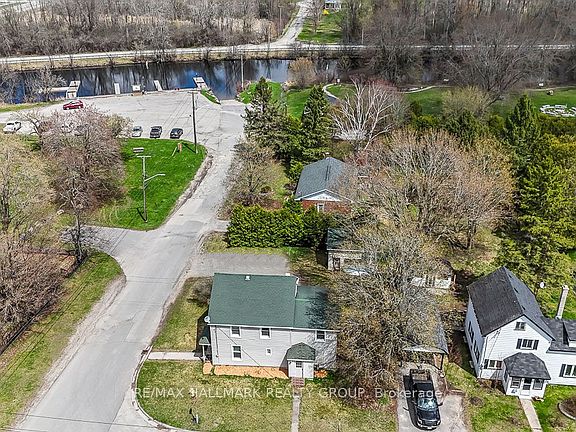 4th image of 20 Brock St S