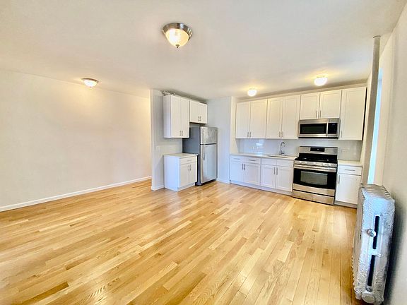 3rd image of 399 Saint Johns Pl Floor 3