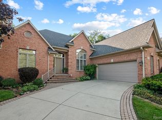 3422 Paramount Ln, Auburn Hills, MI 48326