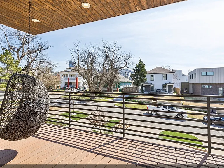 915 NW 8th St — Photo 40