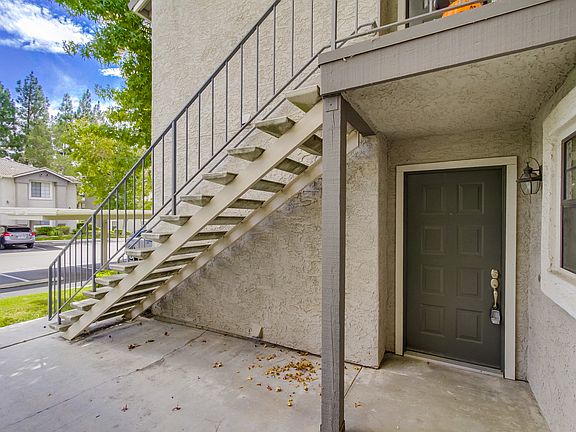 3rd image of 14954 Avenida Venusto Unit 89