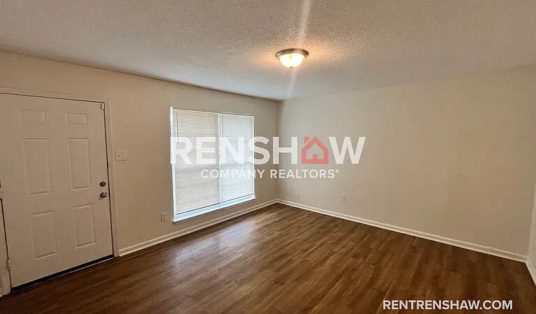 3909 Dante Ave — Photo 2