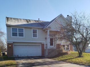 25 Linden Ct, South Elgin, IL 60177