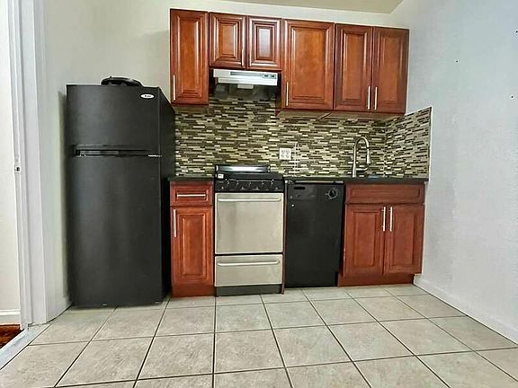 3rd image of 507 E 73rd St #15