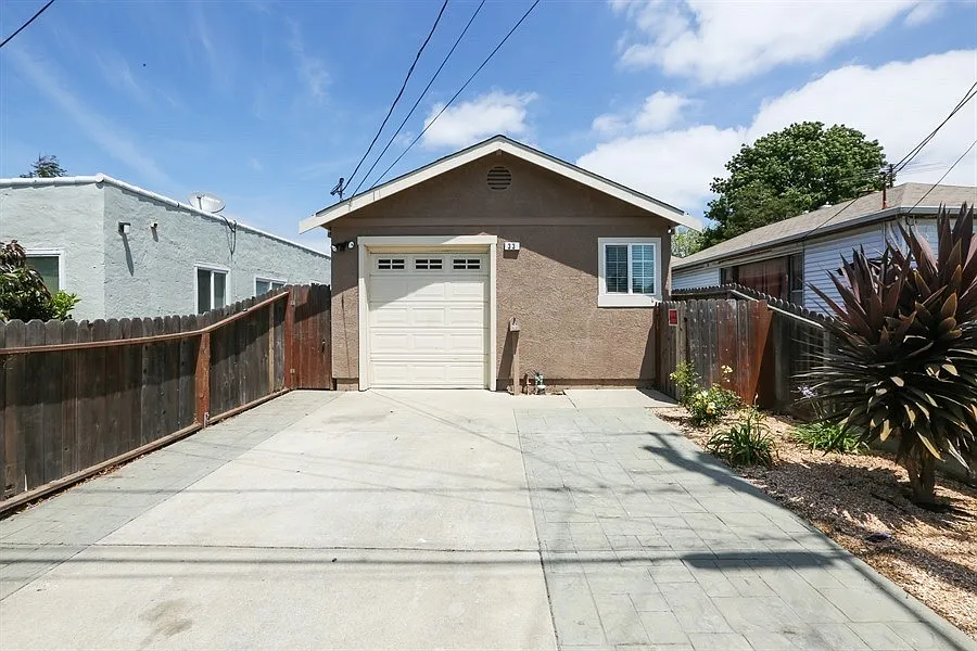 33 Chesley Ave photo 1