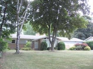 3951 Leonard Point Rd, Oshkosh, WI 54904