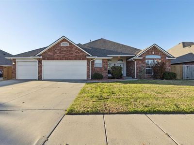 2037 Oak Dr, Moore, OK, 73170