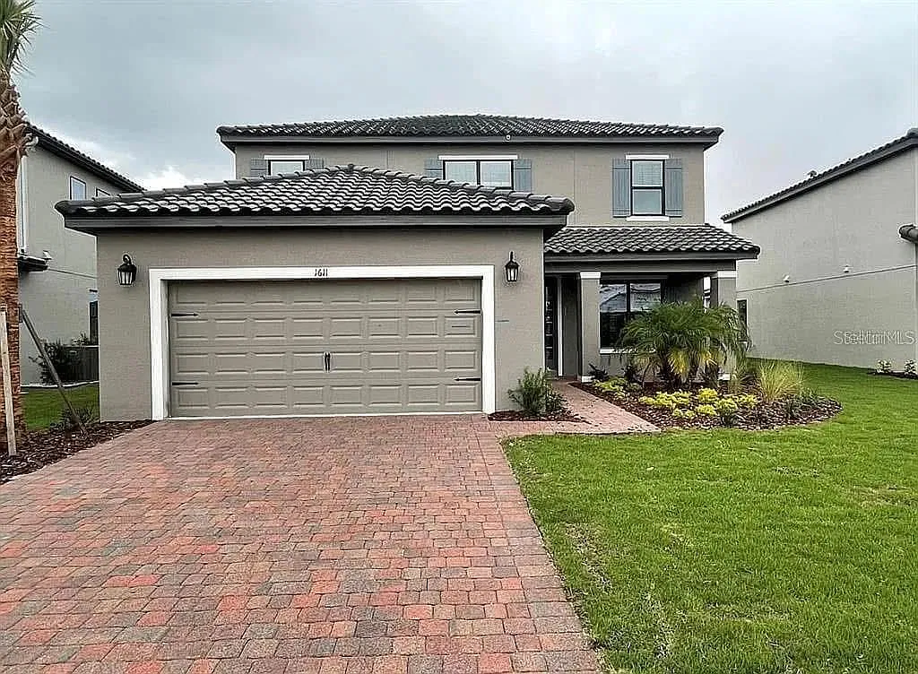 4 bed, 3.5 bath, 2600 sqft, $3,200 — Photo 1