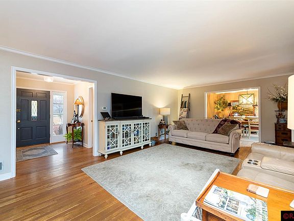4th image of 4 Petticoat Ln