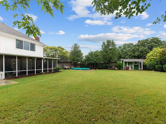 3rd image of 619 Wyndham Cir