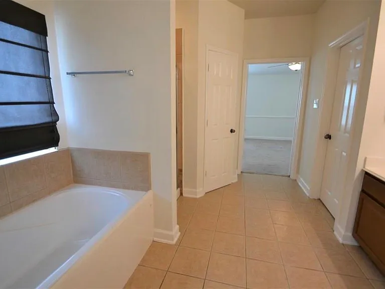 2110 Banfield Ct — Photo 35