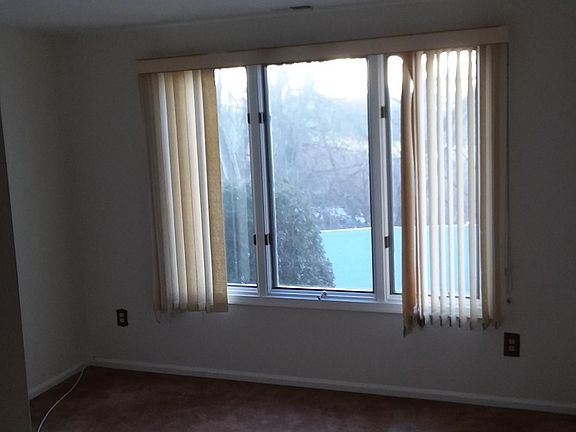 4th image of 54 Meadowview Ct #2