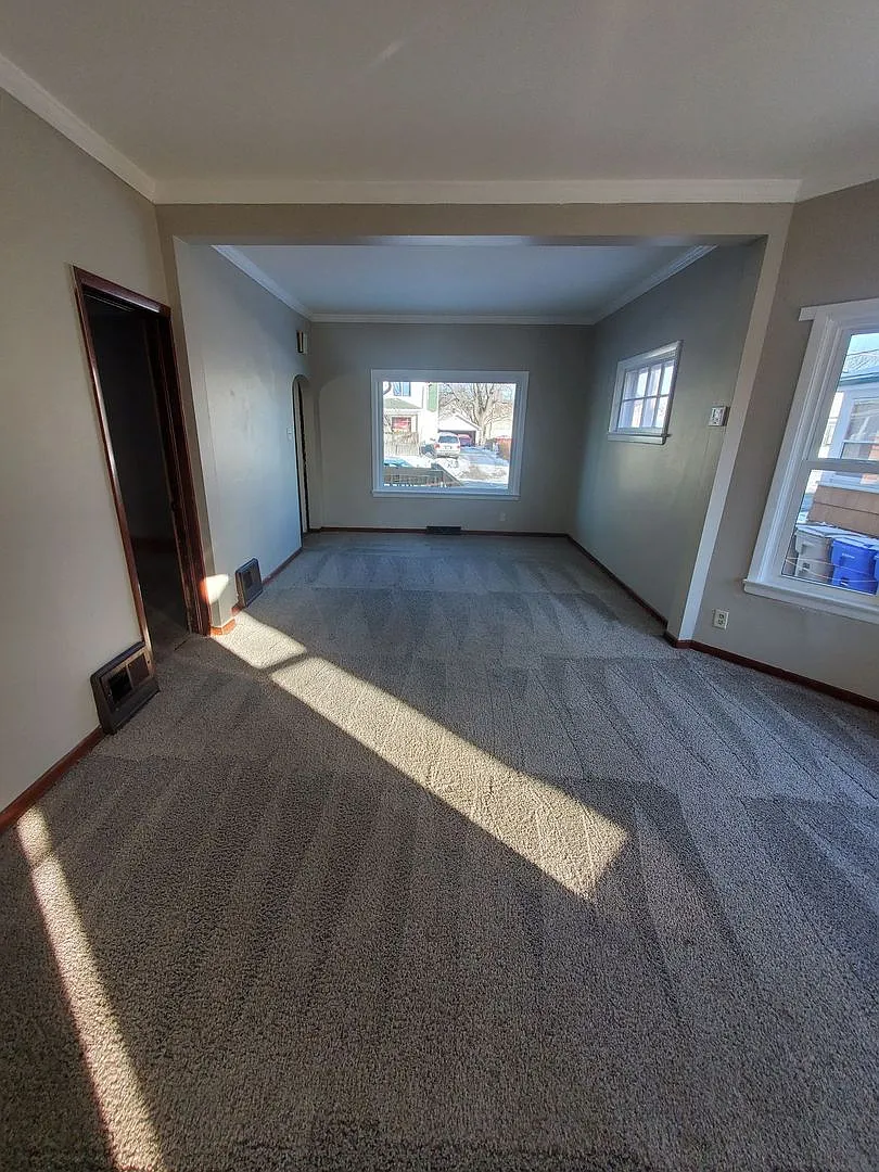 6118 25th Ave. (Duplex) — Photo 4