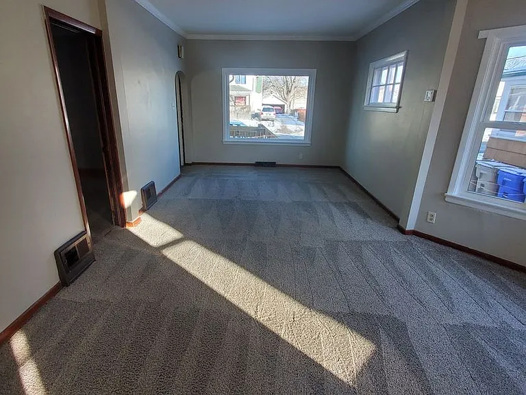 6118 25th Ave. (Duplex) — Photo 4