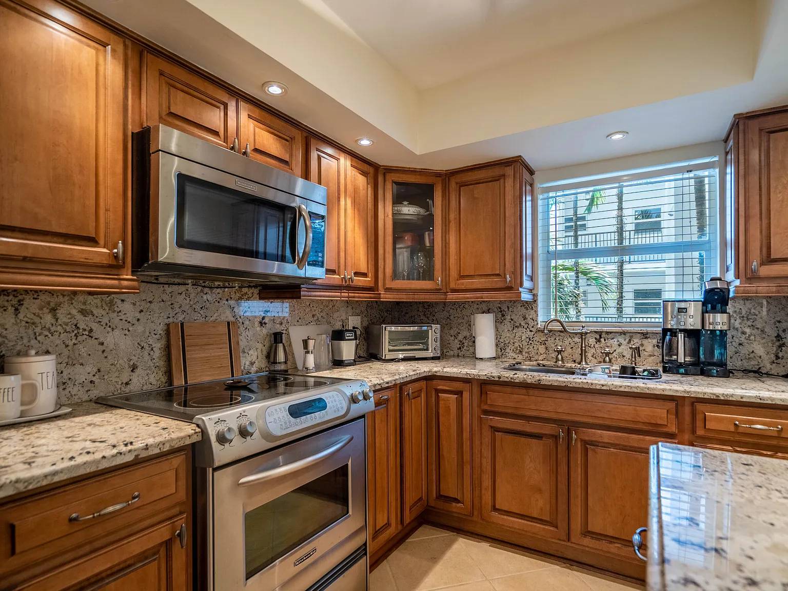 2 bed, 2.0 bath, 1218 sqft, $3,300 — Photo 3