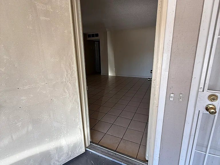 3114 Coffee Rd — Photo 4