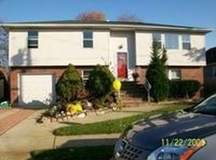 697 Vernon Ave, Bellmore, NY 11710