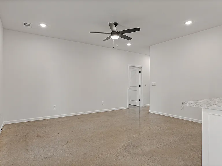 107 Cody Ln — Photo 4