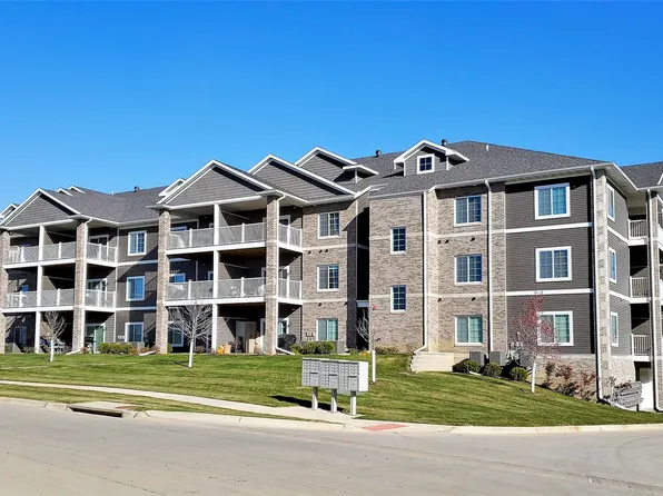 2863 Spring Rose Cir APT 302, Coralville, IA 52241