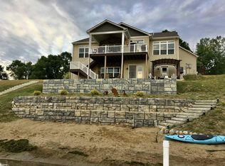 840 Lane 282 Hamilton Lk, Hamilton, IN 46742