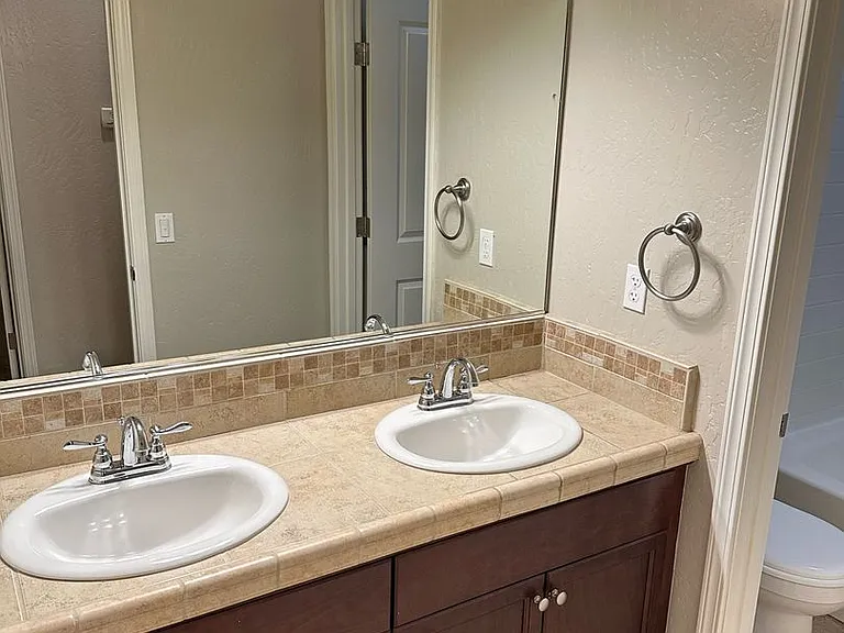 2101 N Lindsay Ct — Photo 18