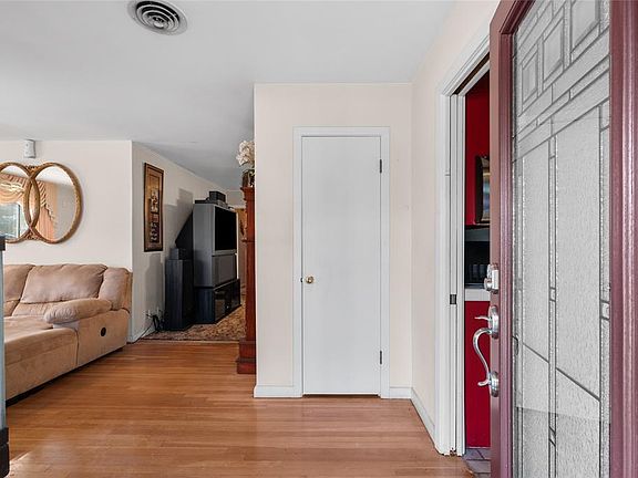 3rd image of 3611 Drexel Avenue