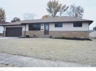 8275 Royal Ridge Dr, Parma, OH 44129