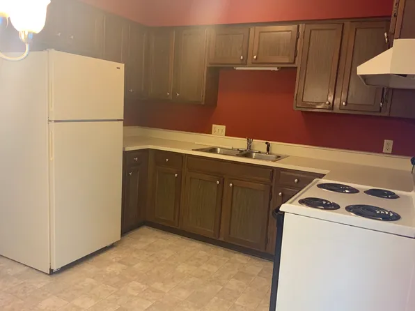 653 W 20th St, Holland, MI 49423