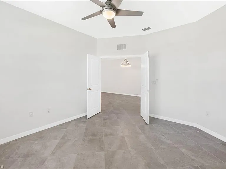 2672 Vine Ave — Photo 17
