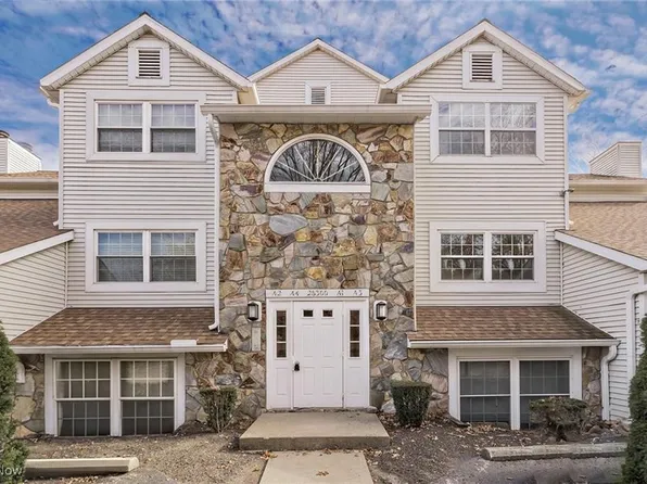 28300 Detroit Rd APT A2, Westlake, OH 44145
