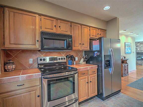 4th image of 741 Lagoon Dr #B