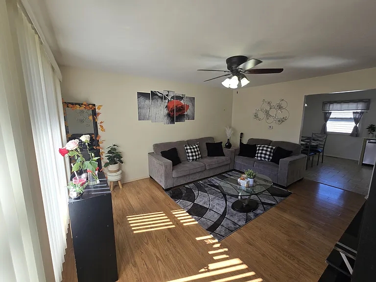 426 N Lord Ave — Photo 2