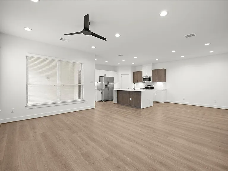 2711 Sunrise Breeze Dr — Photo 8