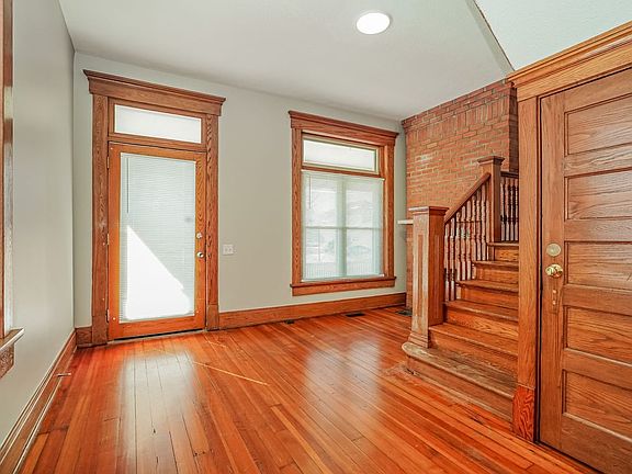 3rd image of 804 E Main St