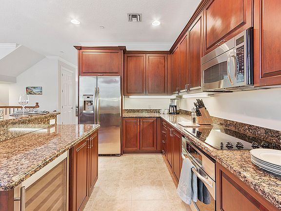 5th image of 828 Virginia Garden Drive