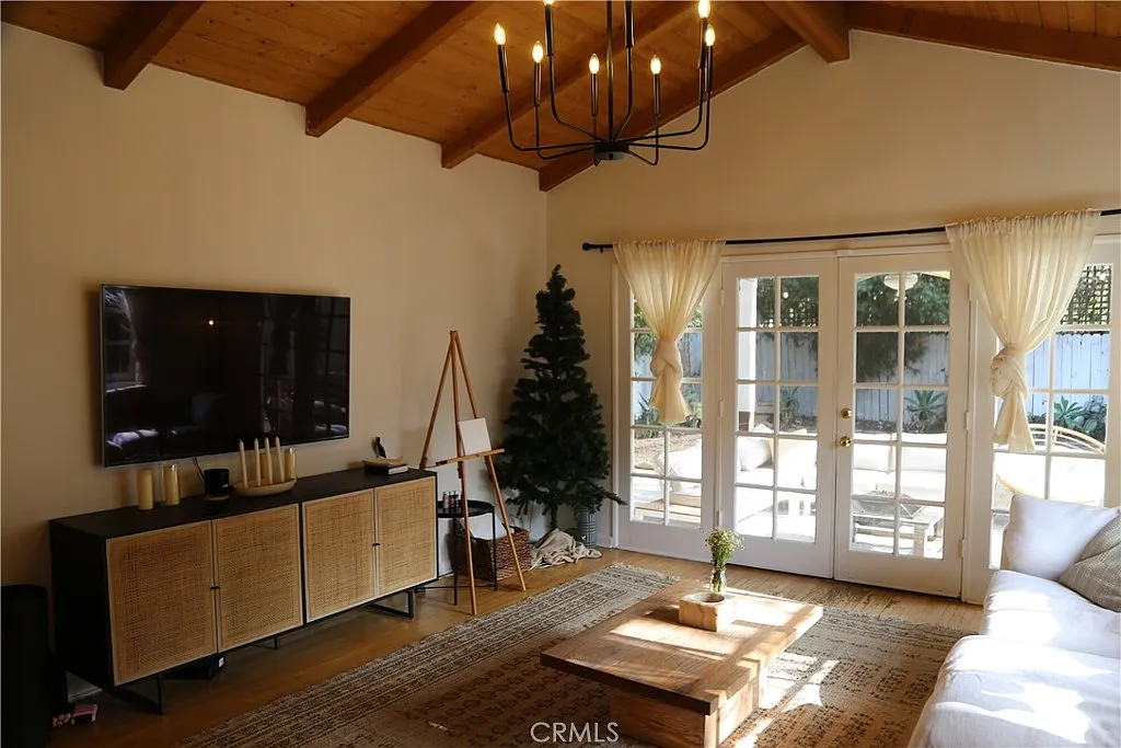 3 bed, 1900 sqft, $5,450 — Photo 3