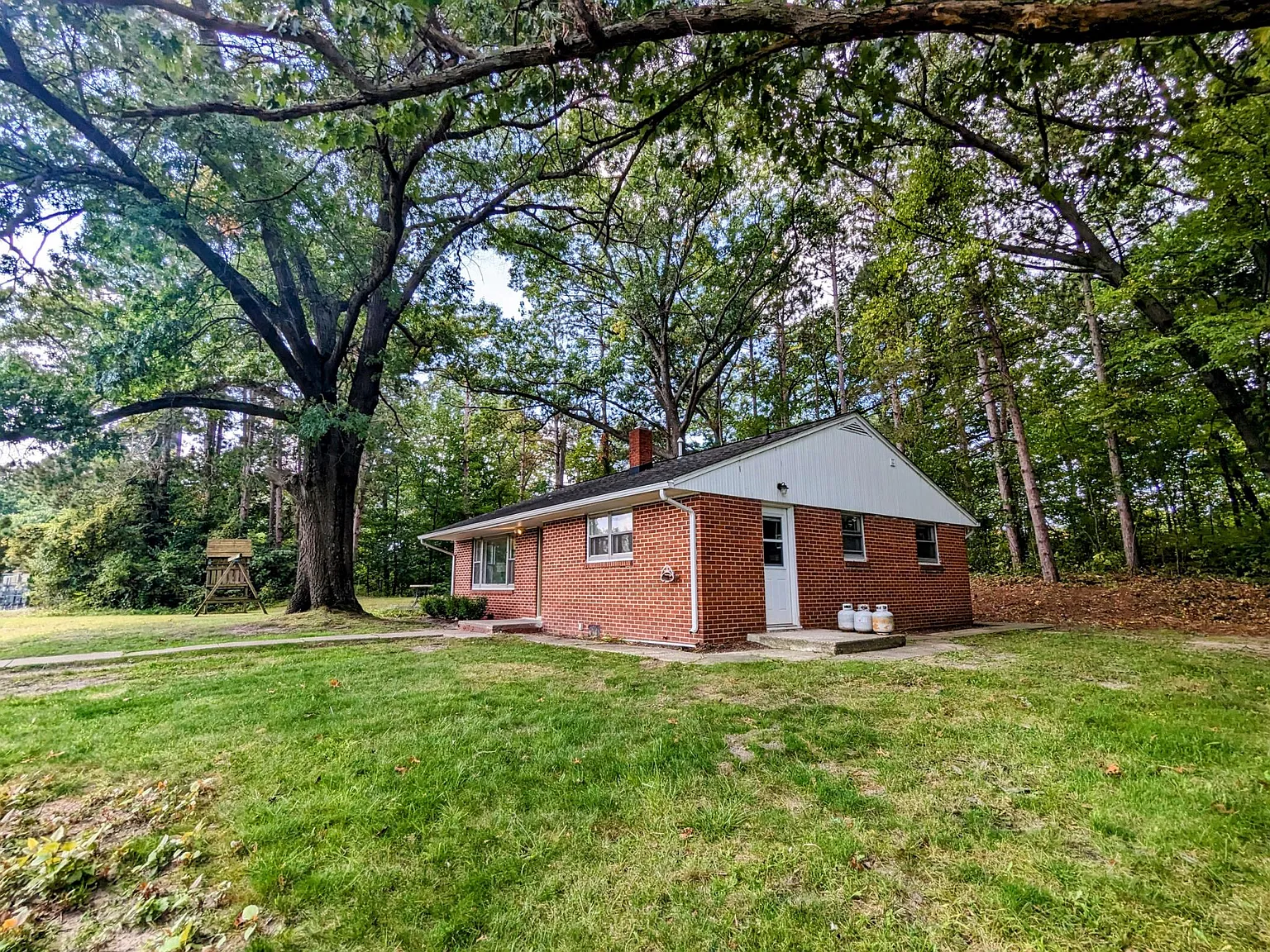 2 bed, 1.5 bath, 1200 sqft, $2,400 — Photo 3